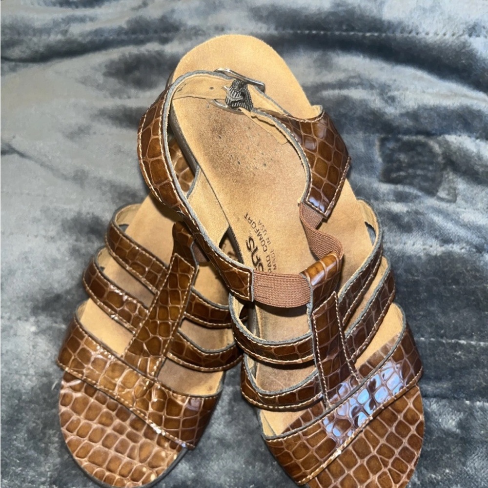 Brown Crocodile Pattern Sandals - image 2